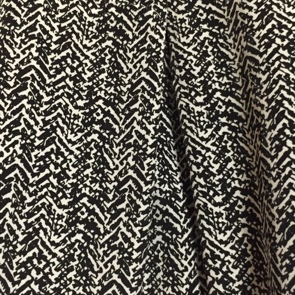 Black and White Patterned Dress - Picture 4 of 7